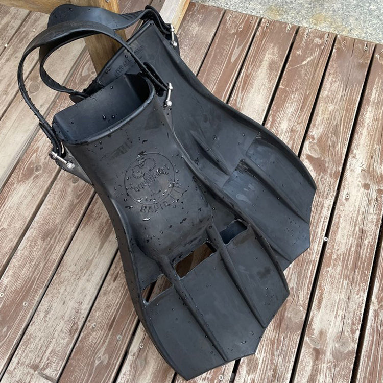 Factory Direct Supply Adult Underwater Swimming Equipment Soft Rubber Fins Adjustable Deep Diving Flippers With High Quality