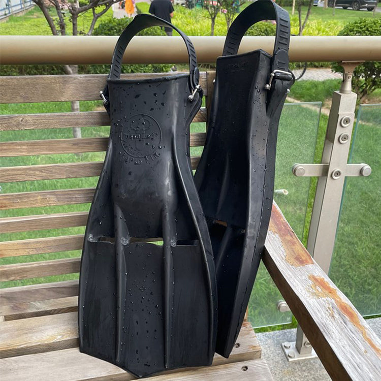 Factory Direct Supply Adult Underwater Swimming Equipment Soft Rubber Fins Adjustable Deep Diving Flippers With High Quality
