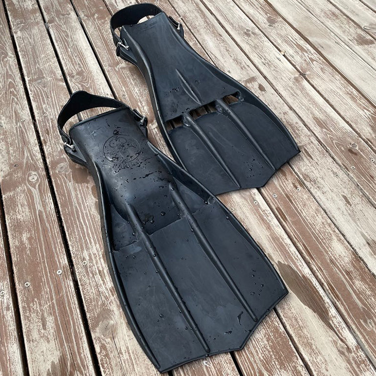 Factory Direct Supply Adult Underwater Swimming Equipment Soft Rubber Fins Adjustable Deep Diving Flippers With High Quality